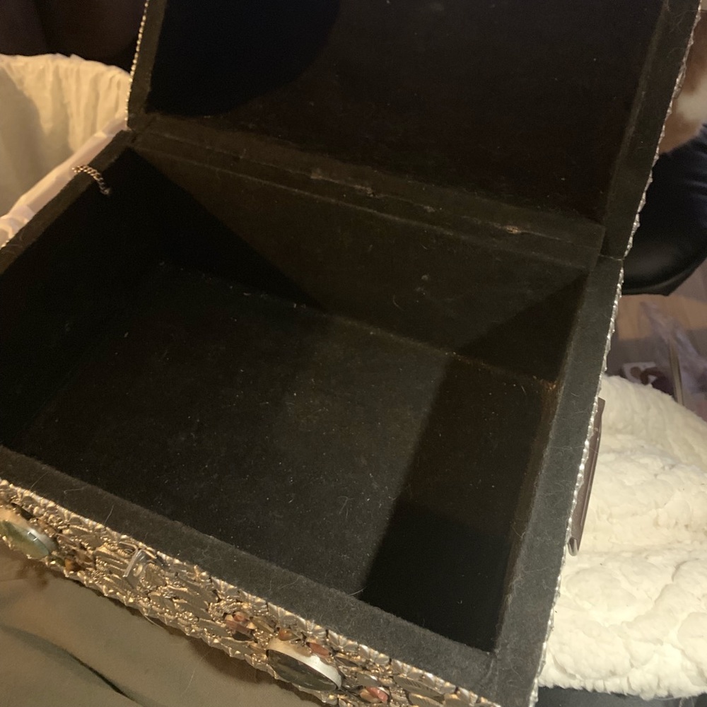 Handmade Sajai chest from India w/ agate stones - Picture 3 of 6